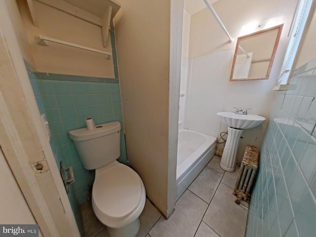 121 ASHBY RD, Upper Darby, PA 19082