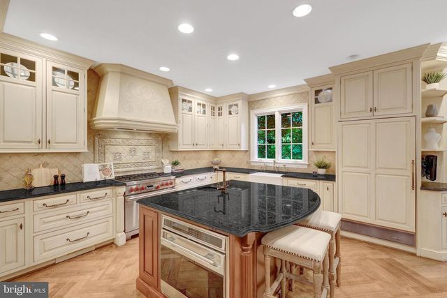 8014 GREENWICH WOODS DR, Mclean, VA 22102