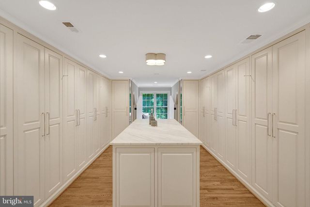 8014 GREENWICH WOODS DR, Mclean, VA 22102