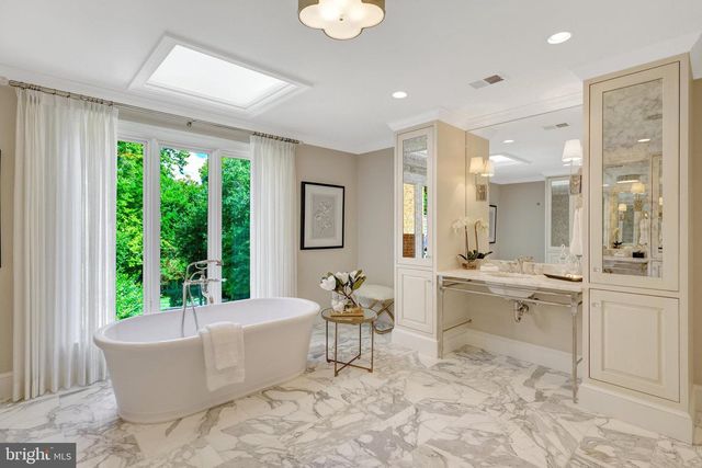 8014 GREENWICH WOODS DR, Mclean, VA 22102