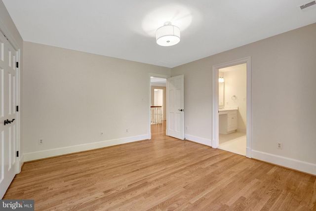 8014 GREENWICH WOODS DR, Mclean, VA 22102