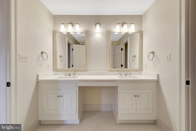 8014 GREENWICH WOODS DR, Mclean, VA 22102