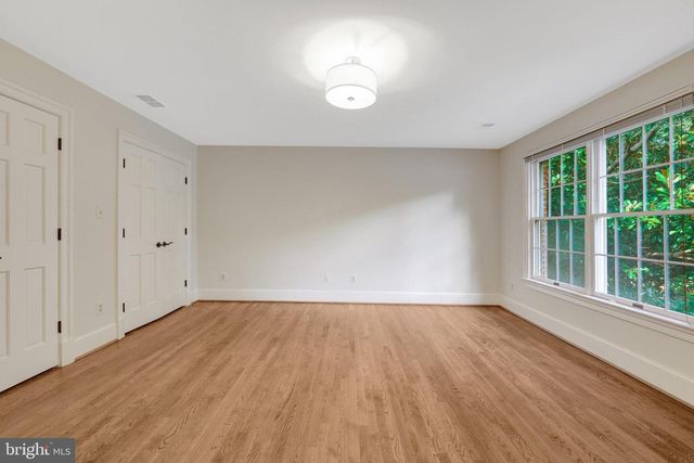 8014 GREENWICH WOODS DR, Mclean, VA 22102