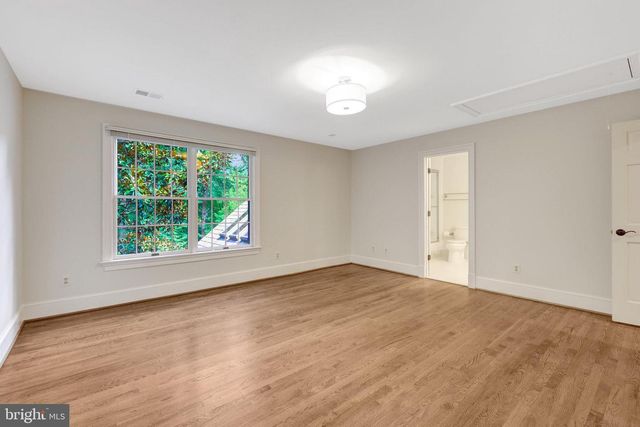 8014 GREENWICH WOODS DR, Mclean, VA 22102