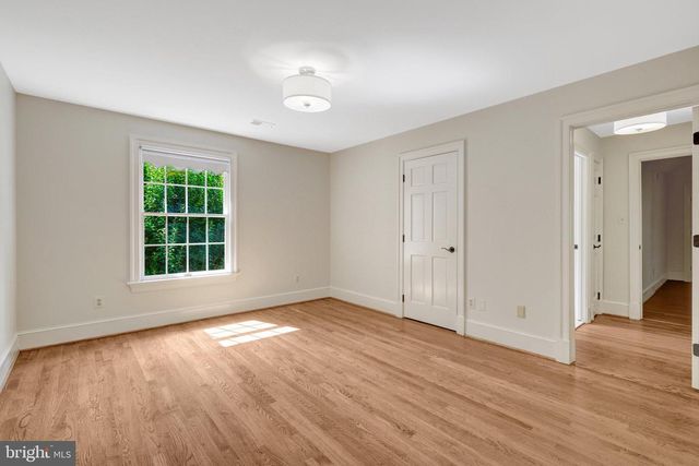 8014 GREENWICH WOODS DR, Mclean, VA 22102