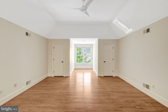 8014 GREENWICH WOODS DR, Mclean, VA 22102