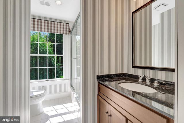 8014 GREENWICH WOODS DR, Mclean, VA 22102