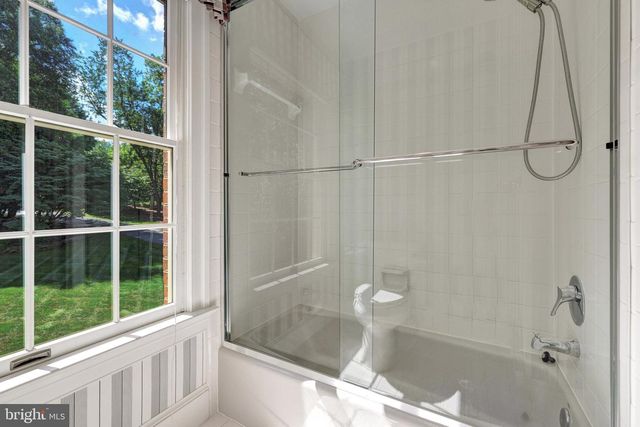 8014 GREENWICH WOODS DR, Mclean, VA 22102