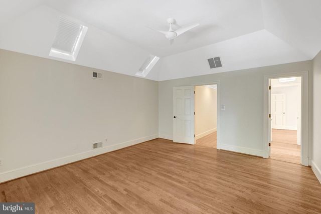 8014 GREENWICH WOODS DR, Mclean, VA 22102