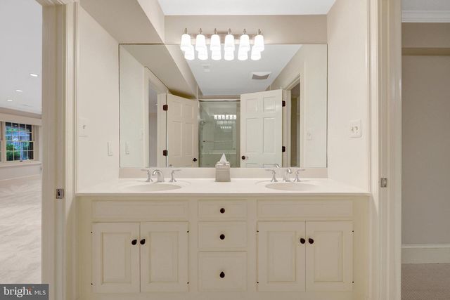 8014 GREENWICH WOODS DR, Mclean, VA 22102