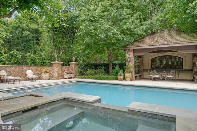 8014 GREENWICH WOODS DR, Mclean, VA 22102