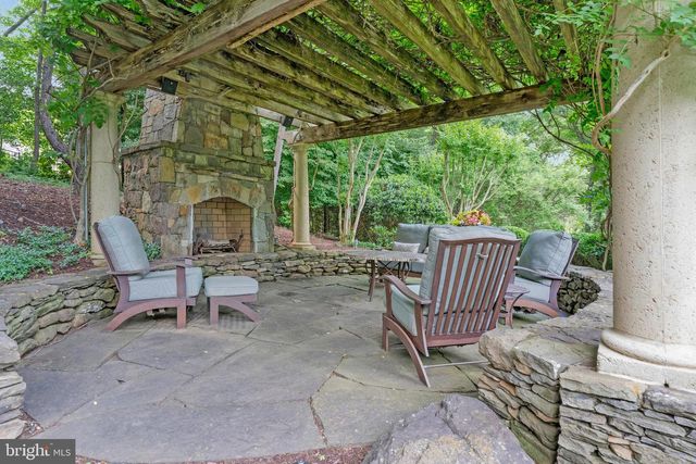 8014 GREENWICH WOODS DR, Mclean, VA 22102