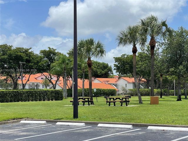 3370 N Pinewalk Dr N 1216, Margate, FL 33063