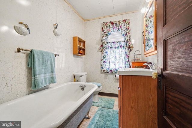 813 MAIN ST, Lykens, PA 17048