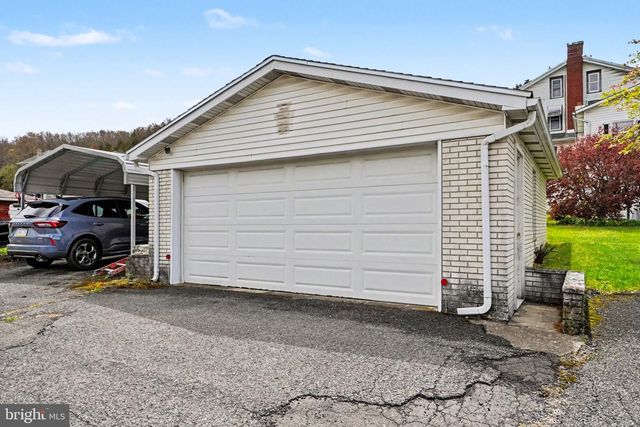 813 MAIN ST, Lykens, PA 17048
