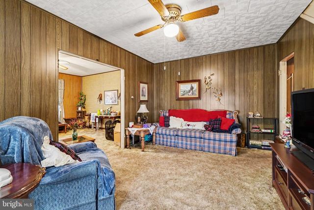 813 MAIN ST, Lykens, PA 17048