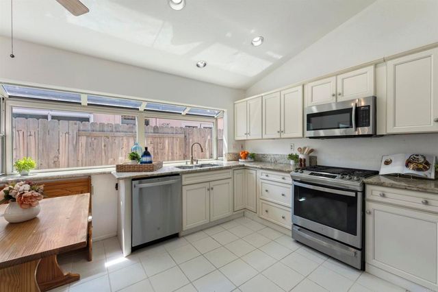 1721 Corte Viejo, Oceanside, CA 92056