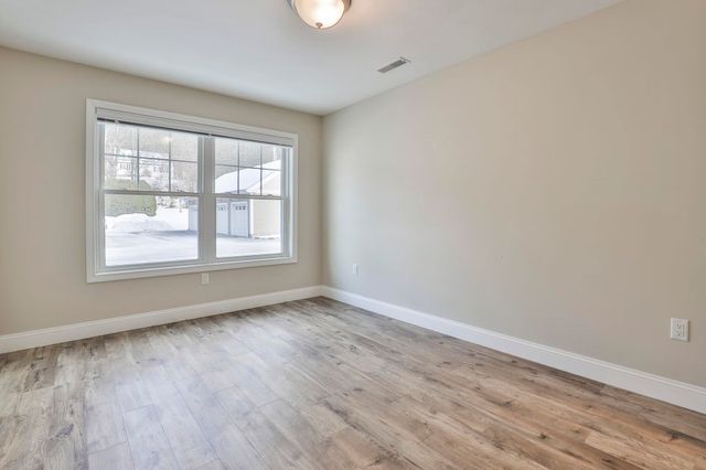 3 Abby Ln Apt 1, Milford, NH 03055