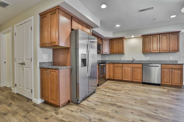 3 Abby Ln Apt 1, Milford, NH 03055