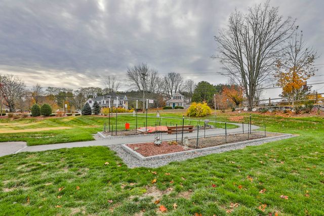 3 Abby Ln Apt 1, Milford, NH 03055