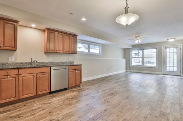 3 Abby Ln Apt 1, Milford, NH 03055