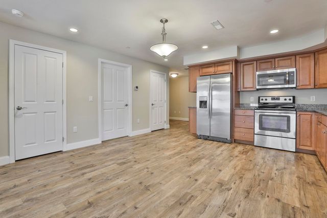 3 Abby Ln Apt 1, Milford, NH 03055