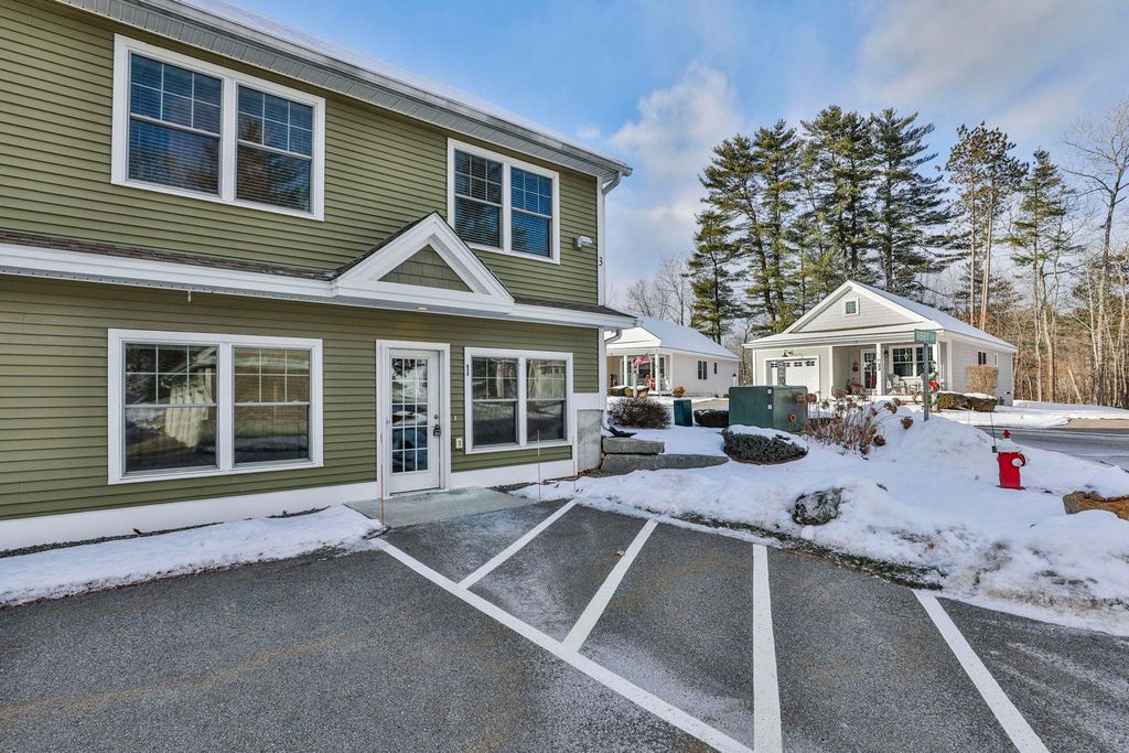 3 Abby Ln Apt 1, Milford, NH 03055