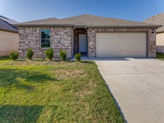 620 Bronze Forest Drive, Fort Worth, TX 76131