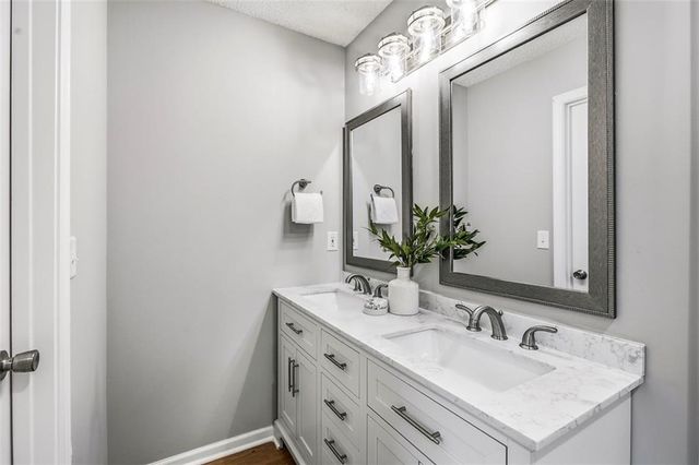 1245 Mockingbird Lane, Liberty, MO 64068