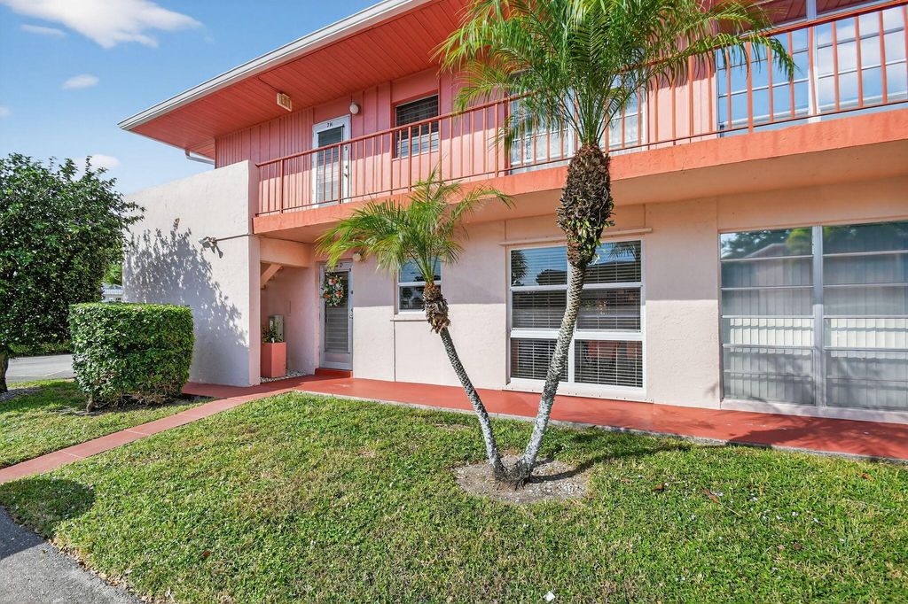 7 Golfs Edge D, West Palm Beach, FL 33417