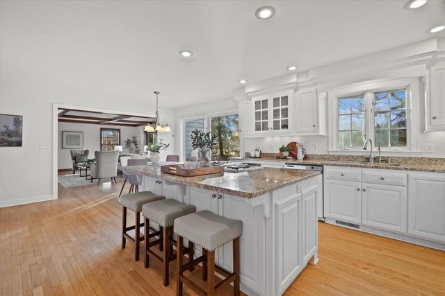 11019 N Wyngate TRACE, Mequon, WI 53092