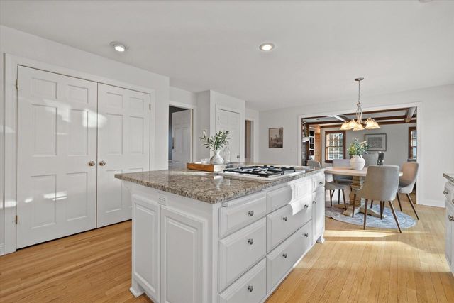 11019 N Wyngate TRACE, Mequon, WI 53092