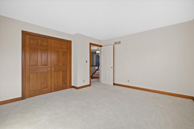 11019 N Wyngate TRACE, Mequon, WI 53092