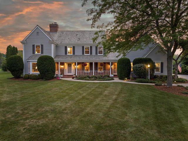 11019 N Wyngate TRACE, Mequon, WI 53092