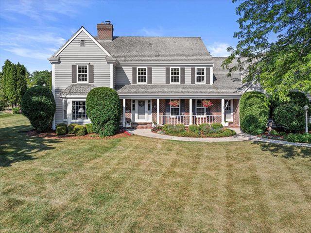 11019 N Wyngate TRACE, Mequon, WI 53092