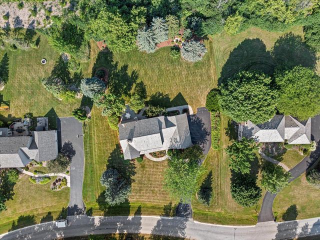 11019 N Wyngate TRACE, Mequon, WI 53092