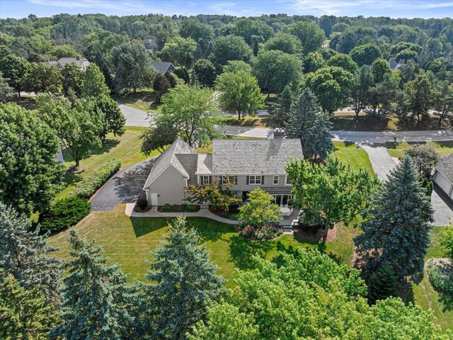 11019 N Wyngate TRACE, Mequon, WI 53092