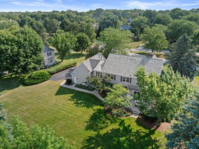 11019 N Wyngate TRACE, Mequon, WI 53092