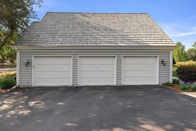 11019 N Wyngate TRACE, Mequon, WI 53092