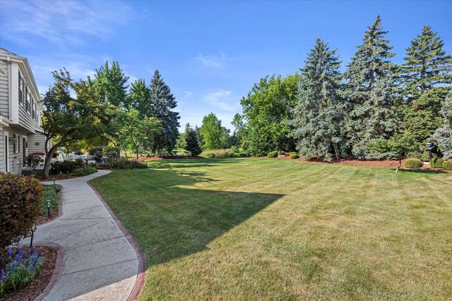 11019 N Wyngate TRACE, Mequon, WI 53092