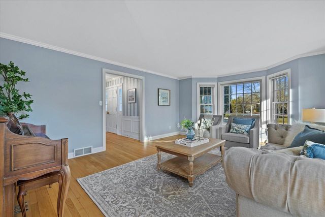 11019 N Wyngate TRACE, Mequon, WI 53092