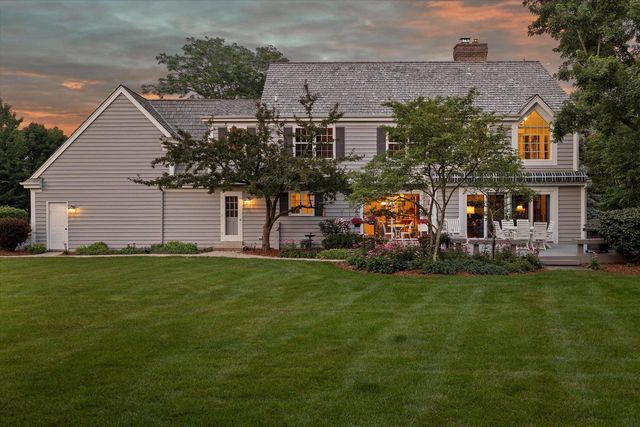 11019 N Wyngate TRACE, Mequon, WI 53092