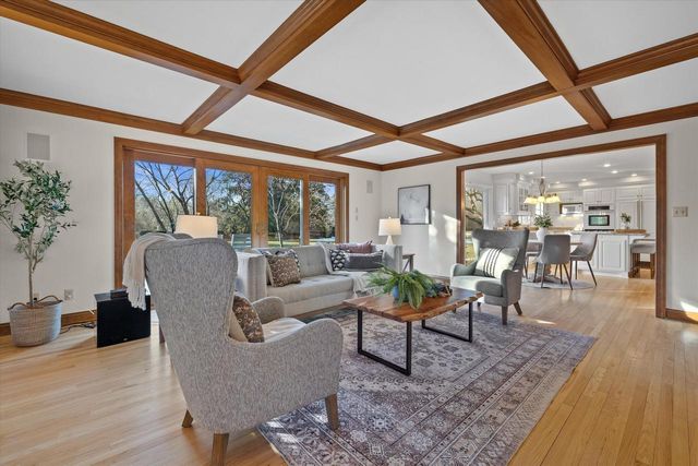 11019 N Wyngate TRACE, Mequon, WI 53092