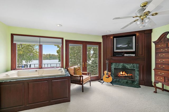 1606 Gregden Shores Drive, Sterling, IL 61081