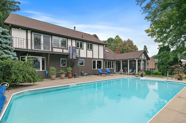 1606 Gregden Shores Drive, Sterling, IL 61081