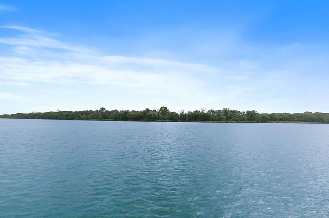 1606 Gregden Shores Drive, Sterling, IL 61081