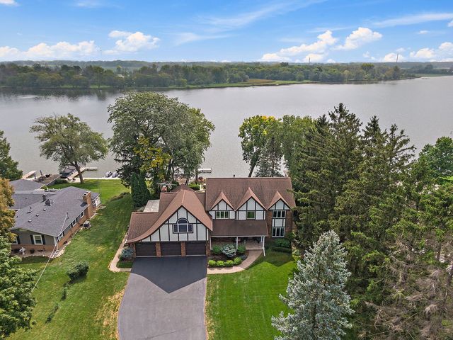 1606 Gregden Shores Drive, Sterling, IL 61081