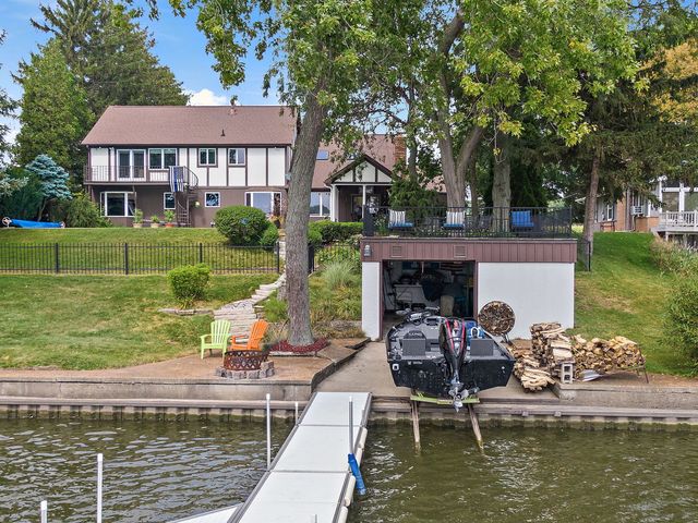 1606 Gregden Shores Drive, Sterling, IL 61081