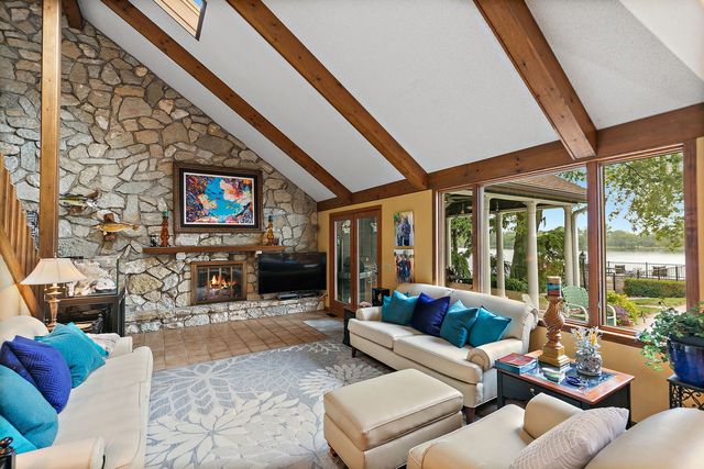 1606 Gregden Shores Drive, Sterling, IL 61081