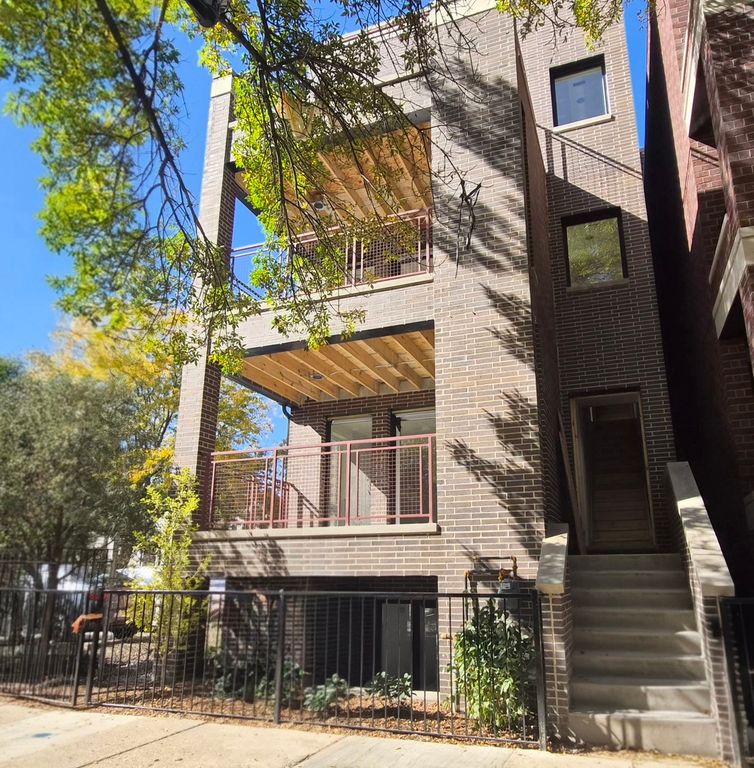 4928 N Damen Avenue 3, Chicago, IL 60625